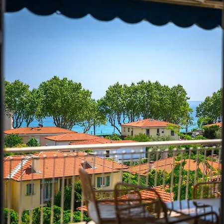 Апартаменты Sunny With Balcony *