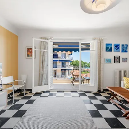 Sunny With Balcony * 芒通