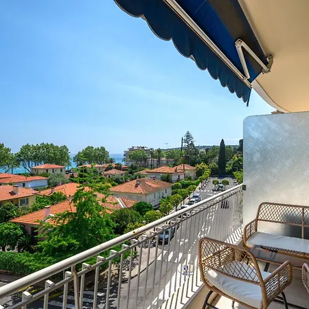 Апартаменты Sunny With Balcony