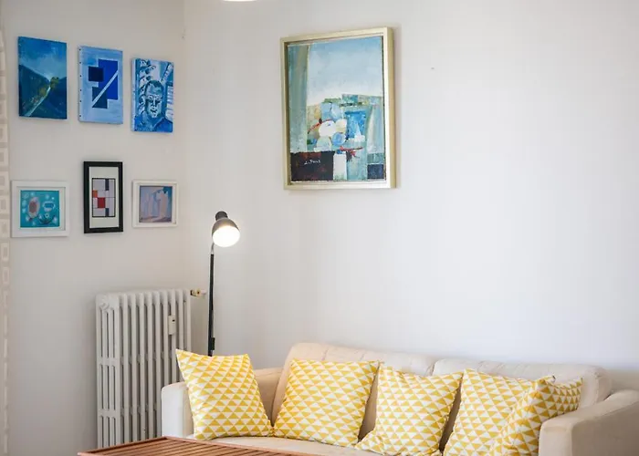 Sunny With Balcony 公寓 芒通