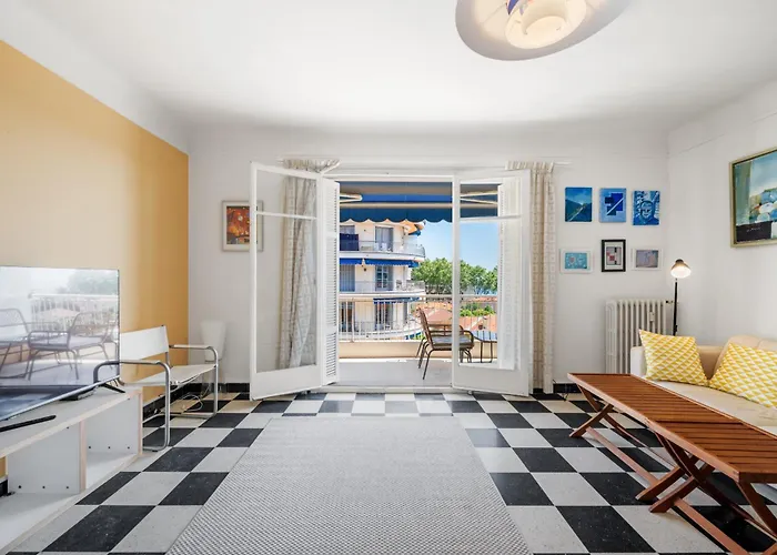 Sunny With Balcony * Menton